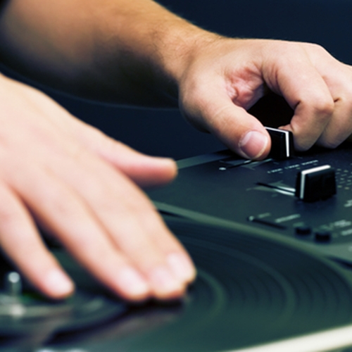 Tips for working with your wedding DJ