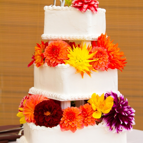 Gobo wedding cake a new way to use lighting on your special day